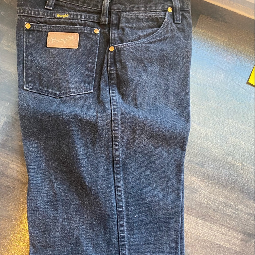 WRANGLER COWBOY CUT IN BLACK 35x34
